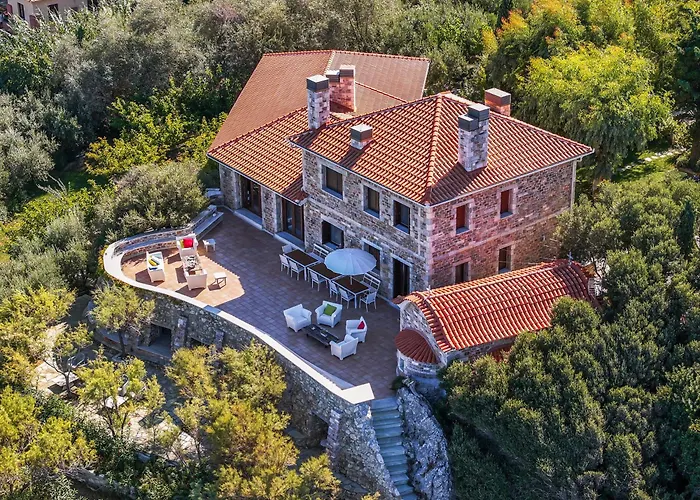 St George's House Potistika